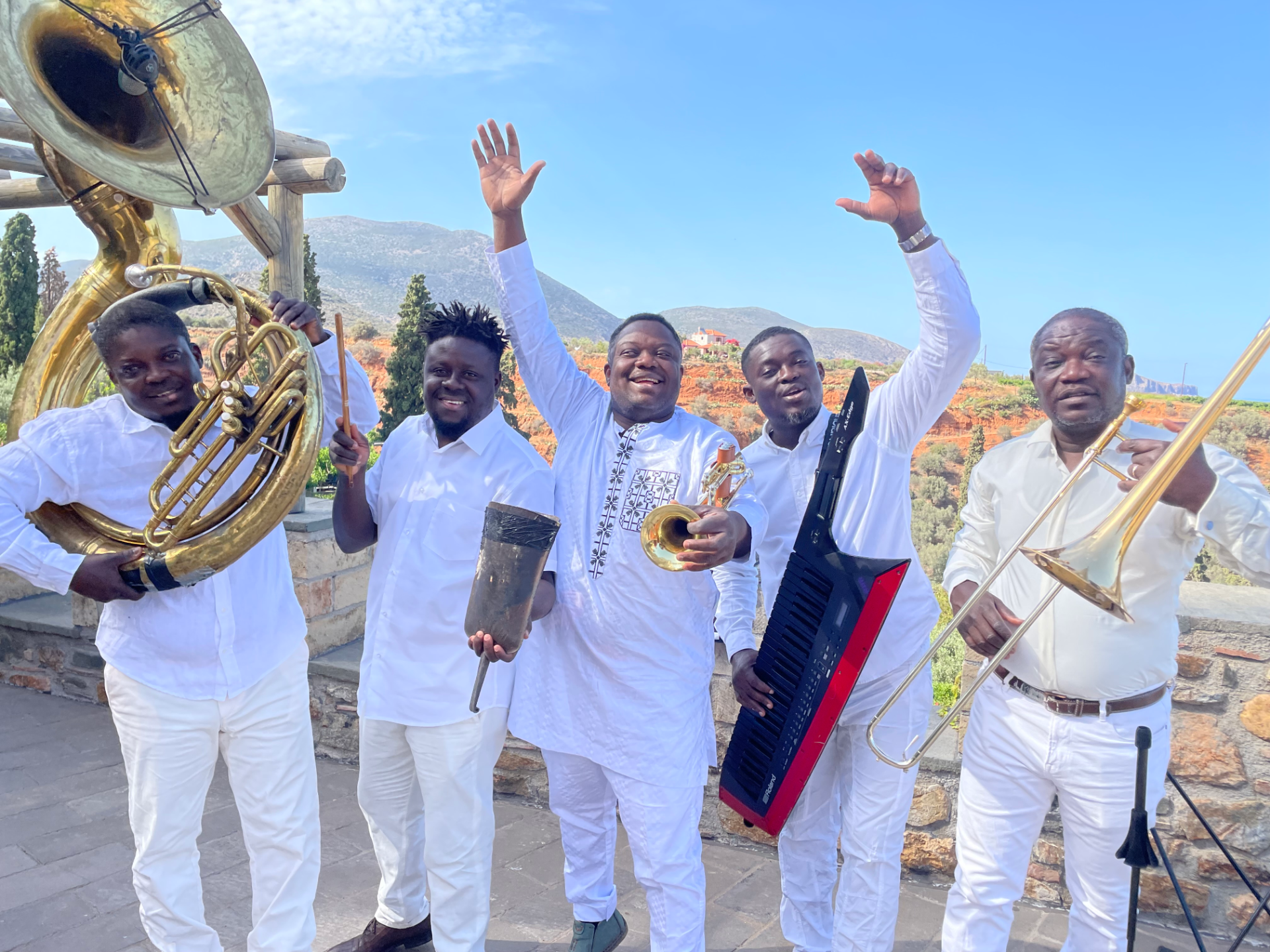 Les membres du groupe avec leurs instruments